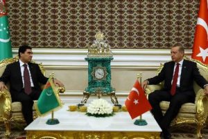 Cumhurbaşkanı Erdoğan T&uuml;rkmenistan'da t&ouml;renle karşılandı