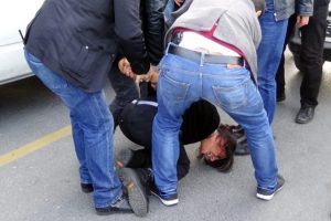 &Ccedil;ağlayan Adliyesi karıştı: 8 g&ouml;zaltı