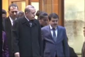 Serbest bırakılan T&uuml;rk &ouml;ğretmenle birlikte yurda d&ouml;nd&uuml;