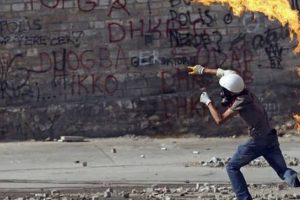 Polis molotof atana karşı silah kullanabilecek!