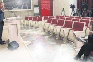 Toplantıya sadece bir kişi takip etti