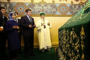 Davutoğlu Hacı Bektaş-ı Veli T&uuml;rbesi'ni ziyaret etti