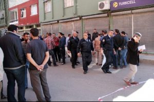 Berber d&uuml;kkanına silahlı saldırı: 2 &ouml;l&uuml;