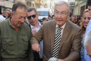 Deniz Baykal: T&uuml;rkiye'yi Ortadoğu'ya &ccedil;ekmeye &ccedil;alışıyorlar