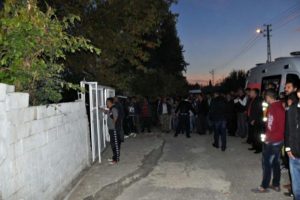 21 yaşındaki gen&ccedil; tavana bağladığı iple intihar etti...