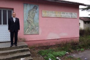 Demirel, kapanan k&ouml;y okullarına dikkat &ccedil;ekti