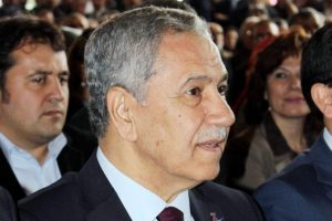 Arın&ccedil;'tan AK Parti'ye başpehlivan benzetmesi