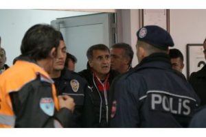 Bursasporlu futbolculara ma&ccedil; sonunda &ccedil;irkin saldırı!