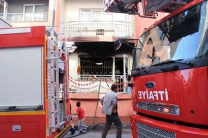 &Ccedil;ocuklar ateş yaktı, ev k&uuml;l oldu