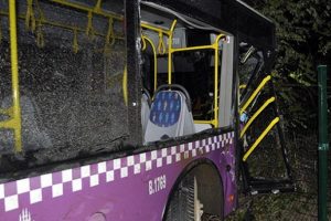 İETT otob&uuml;s&uuml; kaza yaptı