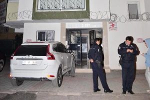 Evinde bı&ccedil;aklandı, hastanede &ouml;ld&uuml;