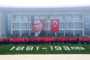 Milli futbolcular Atat&uuml;rk'&uuml; andı!