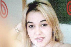Otomobildeki sevgililere &ouml;l&uuml;m yağdırdı!