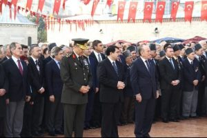 Taksim'de Ata'ya g&ouml;z&uuml; yaşlı anma