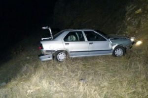 Elazığ'da otomobil u&ccedil;uruma yuvarlandı!