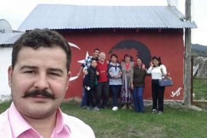 Evinin duvarına Atat&uuml;rk ve T&uuml;rk Bayrağı &ccedil;izdi