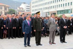 Anma t&ouml;reninde CHP'li Vekil'den Vali'ye Yırca protestosu