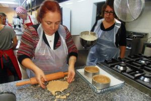 G&ouml;rme engellilerin ailelerine pastacılık eğitimi