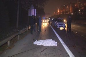 Yolun karşısına ge&ccedil;erken canından oldu