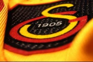 Galatasaray'da ayrılıklar s&uuml;r&uuml;yor