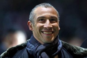 Larsson yuvaya d&ouml;nd&uuml;!