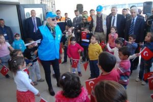 Muazzez Ersoy'dan Suriyelilere ziyaret