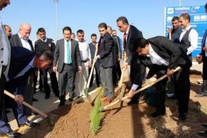 Şırnak'ta havalimanına 7 bin fidan dikildi