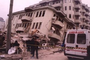 Bu fotoğraf &ccedil;ekildiğinde enkaz altındaydı