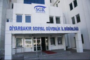 Kavga y&uuml;z&uuml;nden ertelendi