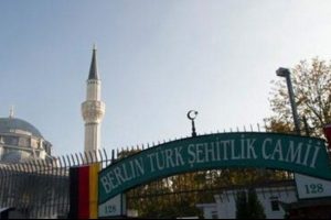 Camide homofobiyi tartışacaklar