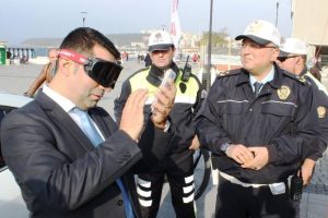 Polisten g&uuml;ld&uuml;ren alkol uygulaması