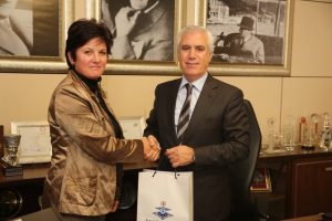 Macarlar Nil&uuml;fer'in k&uuml;lt&uuml;rel yapısını inceleyecek