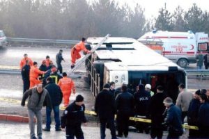 4 kişinin &ouml;ld&uuml;ğ&uuml; kazada s&uuml;r&uuml;c&uuml; 10 yıl hapse mahkum oldu