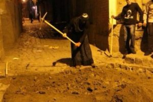 YDG-H &uuml;yeleri kazma ile k&uuml;rekle hendek kazdı