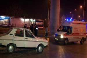 Ambulans ile otomobil &ccedil;arpıştı: 1 yaralı