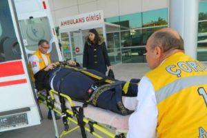 Motosiklet &ccedil;arpan liseli kız yaralandı
