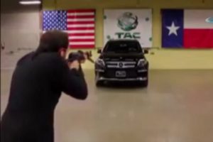 Mercedes'e kurşun ge&ccedil;irmezlik testi