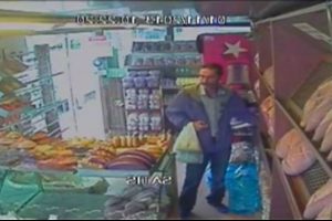 &Ccedil;aldığı sadakalarla at yarışı oynarken yakalandı