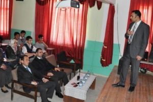 Polisten &ouml;ğrencilere madde bağımlılığı uyarısı