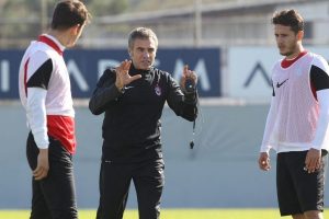 Ersun Yanal'dan futbolcularına yakın ilgi