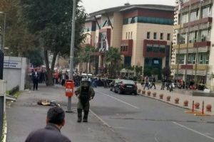 Emniyet durağı yanında bulunan valiz panik yarattı