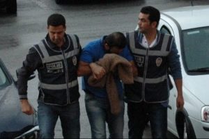 İnsan ka&ccedil;ak&ccedil;ılığı yapan &ccedil;ete lideri, ka&ccedil;arken yakalandı