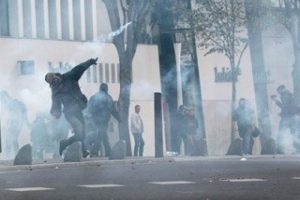 Fransa'da gaz bombası yasaklandı