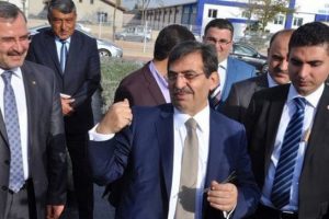 Bakan G&uuml;ll&uuml;ce'den esprili Amerikan tarihi yorumu
