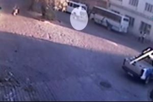 Motosiklet &ouml;ğretmene b&ouml;yle &ccedil;arptı