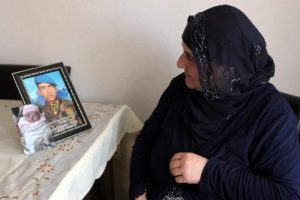 Şehit annesi torununu g&ouml;rmek istiyor!