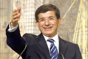 Davutoğlu: "Hepiniz bizim i&ccedil;in eşit vatandaşlarsınız"