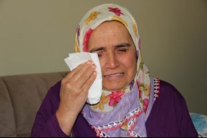 Tutuklanan gemicinin annesi g&ouml;zyaşlarına boğuldu