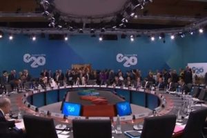 D&uuml;nya liderleri ilk oturum i&ccedil;in bir araya geldi