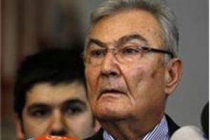 Baykal'dan Tarhan'ın yeni partisi i&ccedil;in ilk yorum